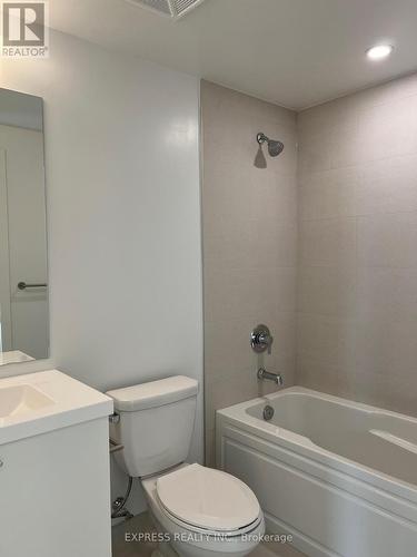 313 - 2545 Simcoe Street N, Oshawa, ON - Indoor Photo Showing Bathroom