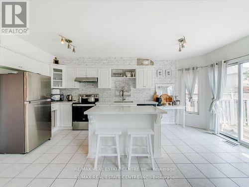 1306 Sandpiper Road, Oakville, ON - Indoor Photo Showing Kitchen With Upgraded Kitchen