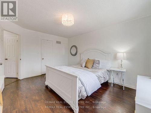 1306 Sandpiper Road, Oakville, ON - Indoor Photo Showing Bedroom