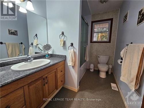 545 Richmond Road, Beckwith, ON - Indoor Photo Showing Bathroom