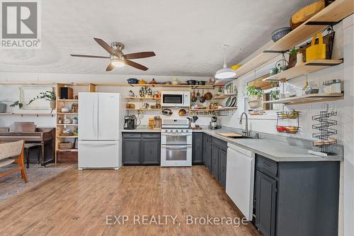 2668 Westshore Crescent, Severn, ON - Indoor Photo Showing Kitchen