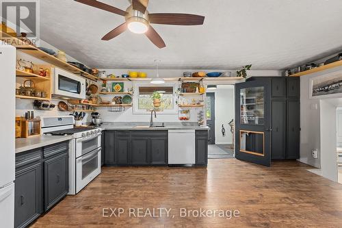 2668 Westshore Crescent, Severn, ON - Indoor Photo Showing Kitchen