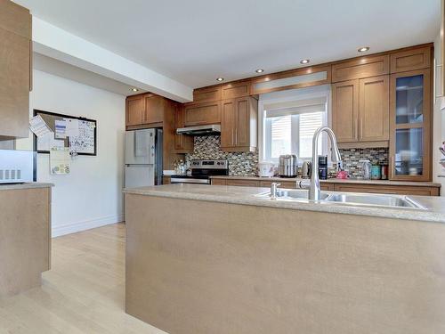 Cuisine - 1479 Rue Albert, Longueuil (Saint-Hubert), QC - Indoor Photo Showing Kitchen With Double Sink