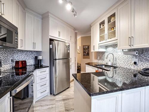 Kitchen - 202-101 Ch. De La Grande-Côte, Lorraine, QC - Indoor Photo Showing Kitchen With Upgraded Kitchen