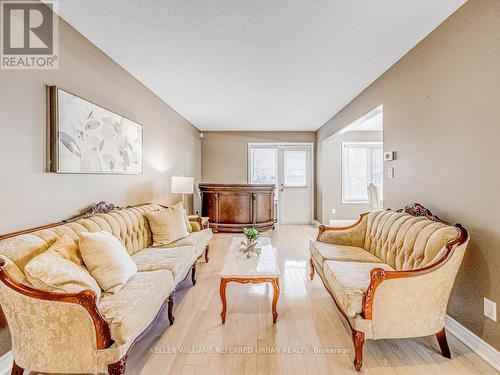 1166 Upper Wentworth Street E, Hamilton, ON - Indoor Photo Showing Living Room