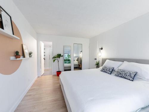 Master bedroom - 214-40 Av. Du Rhône, Saint-Lambert, QC - Indoor Photo Showing Bedroom