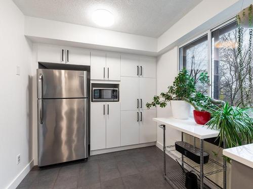 Kitchen - 214-40 Av. Du Rhône, Saint-Lambert, QC - Indoor