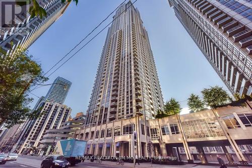 903 - 763 Bay Street, Toronto, ON - Outdoor With Facade