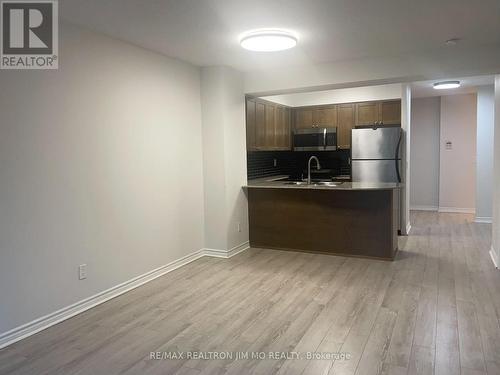 903 - 763 Bay Street, Toronto, ON - Indoor Photo Showing Kitchen