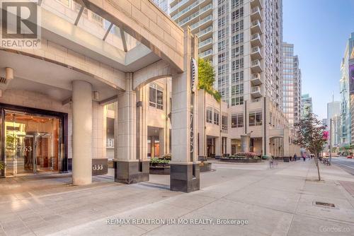 903 - 763 Bay Street, Toronto, ON - Outdoor With Facade