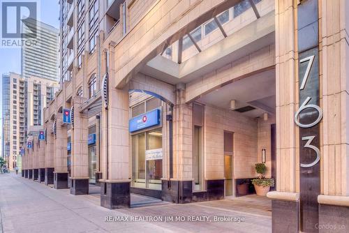 903 - 763 Bay Street, Toronto, ON - 