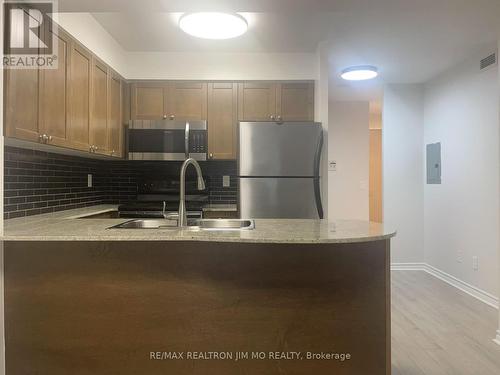 903 - 763 Bay Street, Toronto, ON - Indoor Photo Showing Kitchen