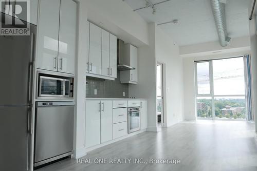 606 - 75 The Donway W, Toronto, ON - Indoor Photo Showing Kitchen