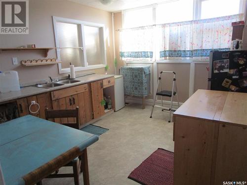 1020 Centre Street, Rockglen, SK - Indoor Photo Showing Kitchen With Double Sink