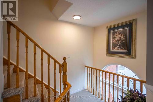 98 Mosaics Avenue, Aurora, ON - Indoor Photo Showing Other Room