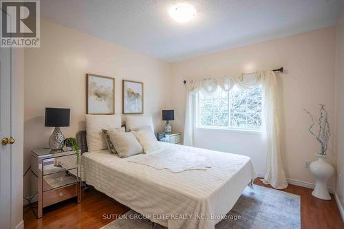 98 Mosaics Avenue, Aurora, ON - Indoor Photo Showing Bedroom