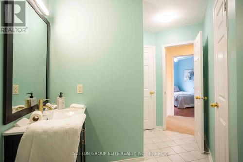 98 Mosaics Avenue, Aurora, ON - Indoor Photo Showing Bathroom