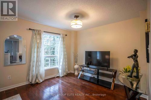 98 Mosaics Avenue, Aurora, ON - Indoor Photo Showing Other Room