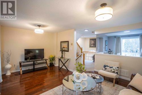 98 Mosaics Avenue, Aurora, ON - Indoor Photo Showing Living Room