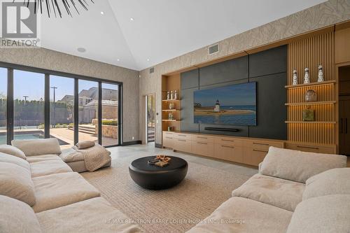 186 Pine Valley Crescent, Vaughan, ON - Indoor Photo Showing Living Room