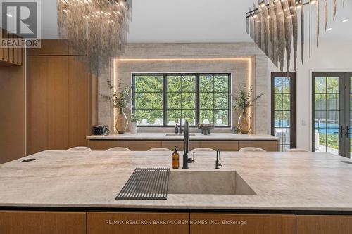 186 Pine Valley Crescent, Vaughan, ON - Indoor Photo Showing Kitchen