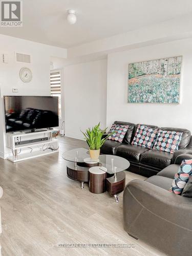 3038 Islington Avenue, Toronto, ON - Indoor Photo Showing Living Room