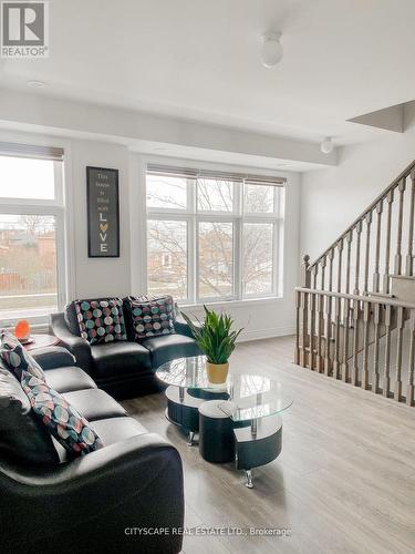 3038 Islington Avenue, Toronto, ON - Indoor Photo Showing Living Room