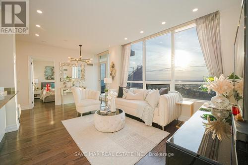 4202 - 2230 Lake Shore Boulevard W, Toronto, ON - Indoor Photo Showing Living Room