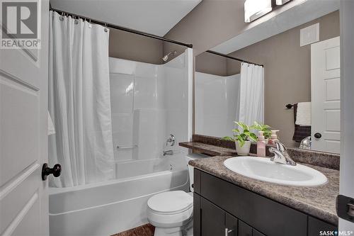 220 Langlois Way, Saskatoon, SK - Indoor Photo Showing Bathroom