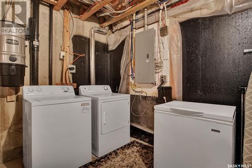 220 Langlois Way, Saskatoon, SK - Indoor Photo Showing Laundry Room