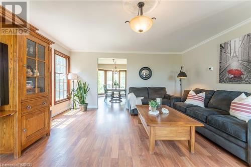 43 Berford Lake Road, South Bruce Peninsula, ON - Indoor Photo Showing Living Room