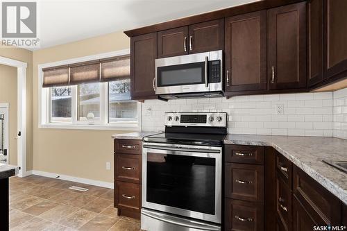 67 Mathieu Crescent, Regina, SK - Indoor Photo Showing Kitchen