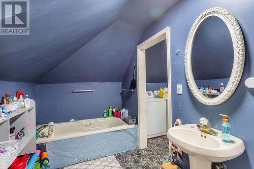 167 Broadway Street, North Middlesex (Parkhill), ON - Indoor Photo Showing Bathroom