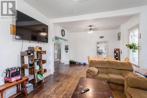 167 Broadway Street, North Middlesex (Parkhill), ON - Indoor Photo Showing Living Room