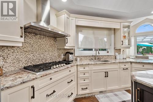 7712 Southwood Drive, Niagara Falls (208 - Mt. Carmel), ON - Indoor Photo Showing Kitchen With Upgraded Kitchen