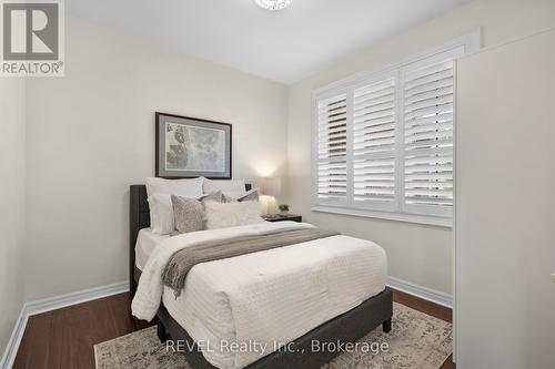 7712 Southwood Drive, Niagara Falls (208 - Mt. Carmel), ON - Indoor Photo Showing Bedroom