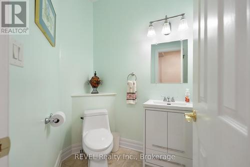 7712 Southwood Drive, Niagara Falls (208 - Mt. Carmel), ON - Indoor Photo Showing Bathroom