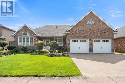 7712 Southwood Drive, Niagara Falls (208 - Mt. Carmel), ON - Outdoor With Facade