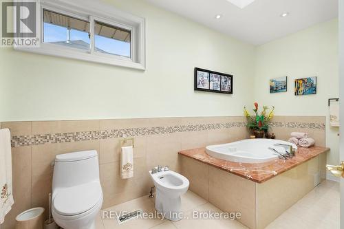 7712 Southwood Drive, Niagara Falls (208 - Mt. Carmel), ON - Indoor Photo Showing Bathroom