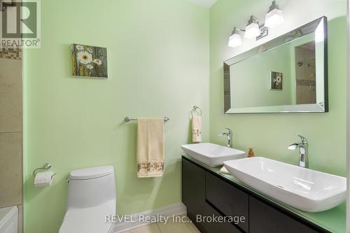 7712 Southwood Drive, Niagara Falls (208 - Mt. Carmel), ON - Indoor Photo Showing Bathroom