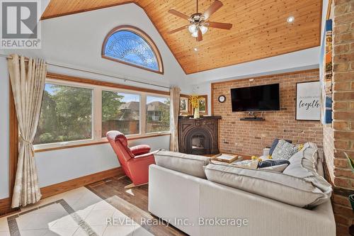 7712 Southwood Drive, Niagara Falls (208 - Mt. Carmel), ON - Indoor With Fireplace