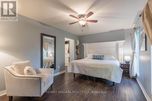 2547 Thunder Bay Road, Fort Erie, ON - Indoor Photo Showing Bedroom