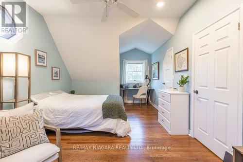 2547 Thunder Bay Road, Fort Erie, ON - Indoor Photo Showing Bedroom