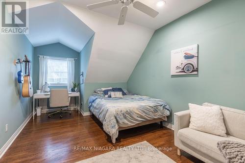 2547 Thunder Bay Road, Fort Erie, ON - Indoor Photo Showing Bedroom