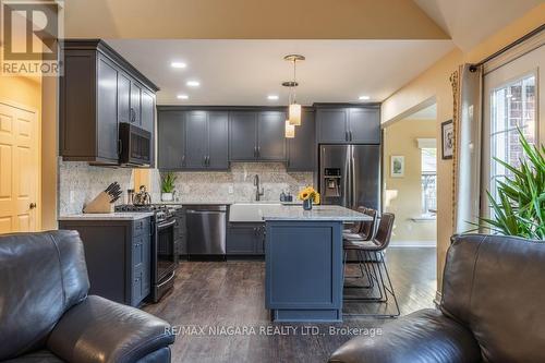 2547 Thunder Bay Road, Fort Erie, ON - Indoor Photo Showing Kitchen With Upgraded Kitchen