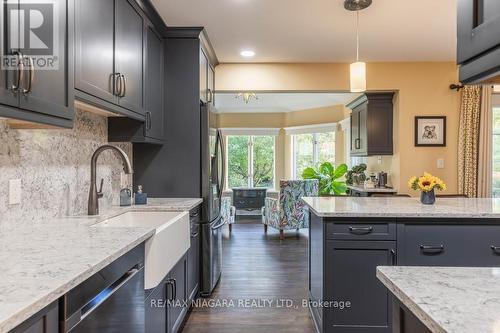 2547 Thunder Bay Road, Fort Erie, ON - Indoor Photo Showing Kitchen With Upgraded Kitchen