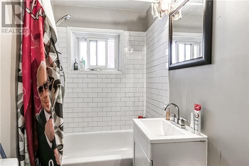 78 Logan Avenue, Sudbury, ON - Indoor Photo Showing Bathroom