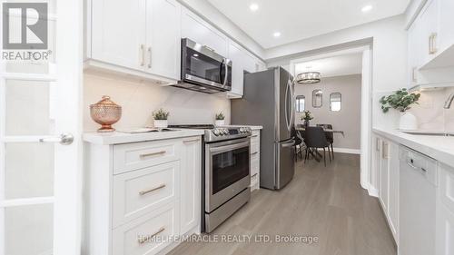 1504 - 22 Hanover Road, Brampton, ON - Indoor Photo Showing Kitchen With Upgraded Kitchen