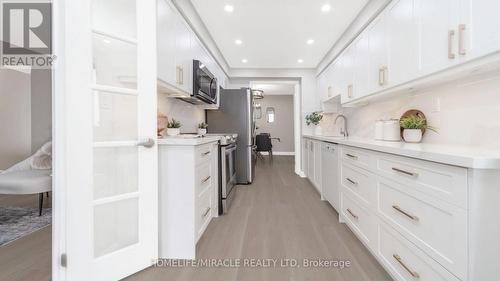 1504 - 22 Hanover Road, Brampton, ON - Indoor Photo Showing Kitchen