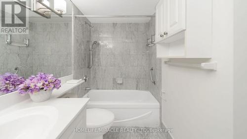 1504 - 22 Hanover Road, Brampton, ON - Indoor Photo Showing Bathroom